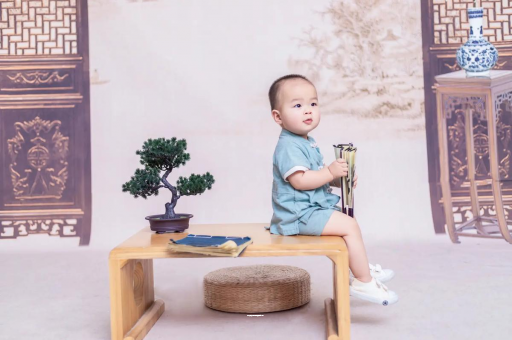 舞钢孕妇肚子上的黑线